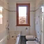 finestra-legno-alluminio-bagno