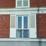 persiana-aperta-facciata-palazzo
