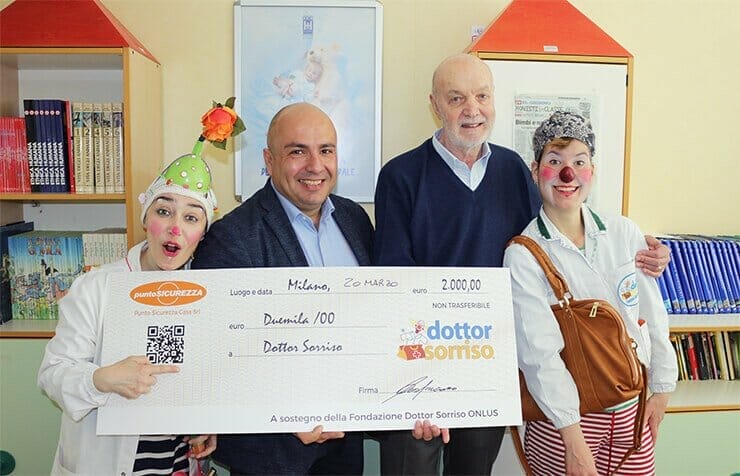 consegna-assegno-donazione-dottorsorriso consegna-assegno-donazione-dottorsorriso