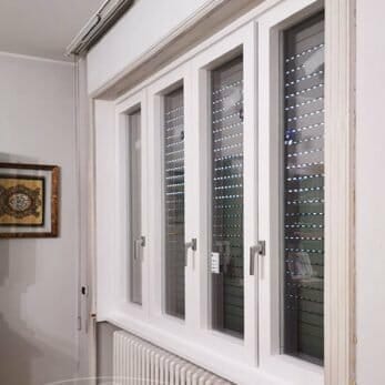 Il nuovo serramento quattro ante con la tapparella chiusa