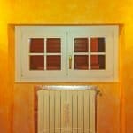 finestra-piccola-due-ante-chiusa-interno