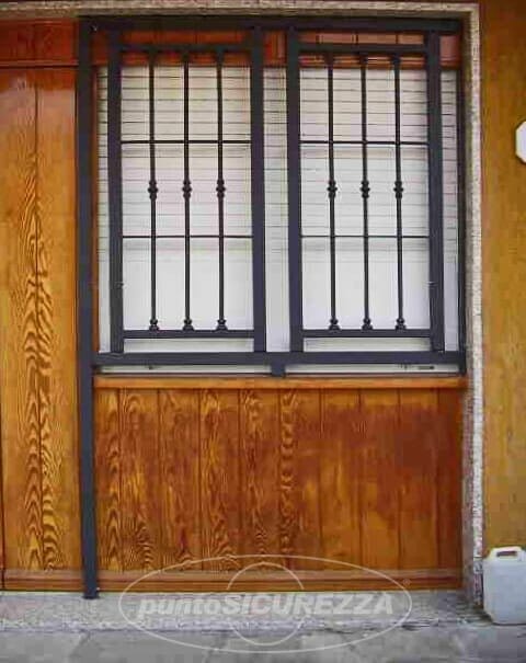 grata-apribile-con-montante-di-sostegno grata-apribile-con-montante-di-sostegno