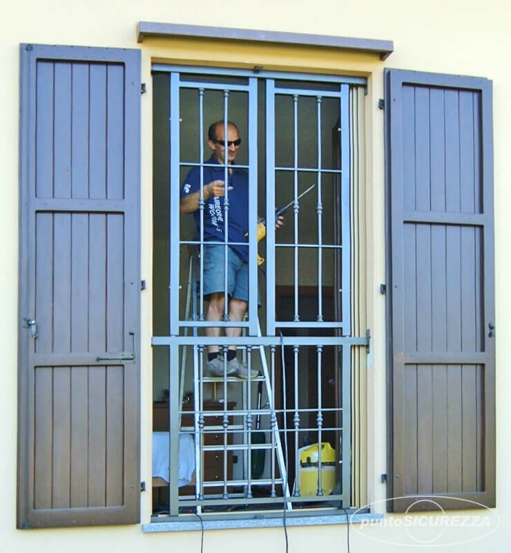 inferriata-apribile-con-sottoluce inferriata-apribile-con-sottoluce