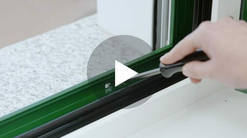 La finestra ha infiltrazioni? Pulisci il canale di scolo