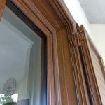 dettaglio-finestra-persiana-cerniera-laterale-antivento