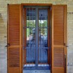 persiane-alluminio-aperte-con-inferriata