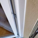 dettaglio-cerniere-ancoraggi-infisso