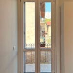 Nuova portafinestra in pvc del soggiorno