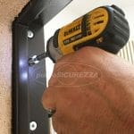 dettaglio-montaggio-telaio-porta