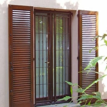 grata-marrone-portafinestra