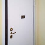 pannello-interno-porta-spioncino