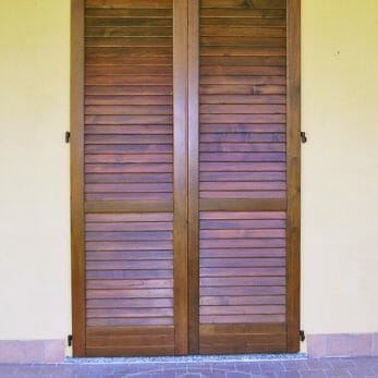 persiana-chiusa-effetto-legno