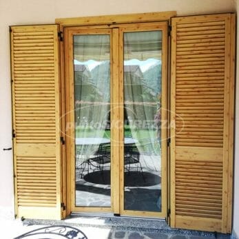 porta-finestra-persiana-effetto-legno